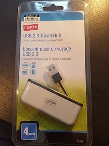 Staples Hubb da viaggio USB 2.0 4 porte nero/bianco NUOVO PC & MAC - Foto 1 di 3