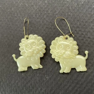 Vintage Leo Lion Yellow Plastic Earrings 1970s Astrology Novelty July August - Picture 1 of 2