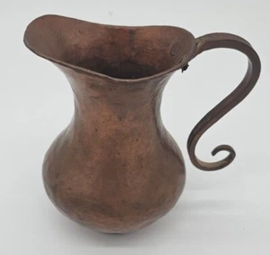 Jarra de cobre macizo martillado hecha a mano - 5,5" de alto - hermosa artesanía - Imagen 1 de 4