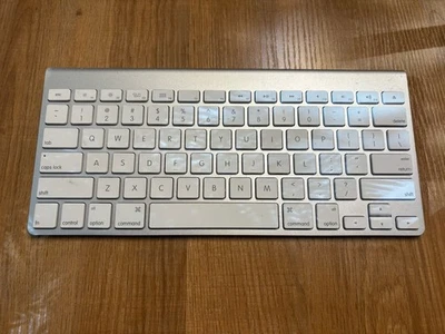 Apple A1314 Wireless Keyboard - MC184LL/B - Image 1 of 4