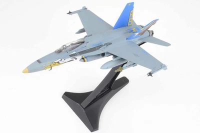 Avión Hornet JC Wings 1/72 F/A-18C AB300 USN VFA-82 Merodeadores Foto 1 de 2