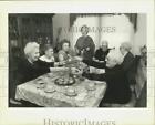 1989 Press Photo McMurray family of seven sisters share a meal in Lake Vista