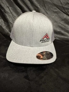PACIFIC HEADWEAR Logo Flexfit Tech 110 Gris Camionero Gorra de Béisbol Gorra OSFM Nueva - Imagen 1 de 2