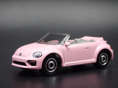 2011-2019 VW Volkswagen Beetle Bug Convertibile Rosa 1:64 Scala Modellino Auto - Immagine 1 di 4