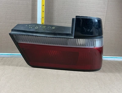 Luz trasera derecha del lado del pasajero Ford Escort 1988-1990 hatchback Foto 1 de 4