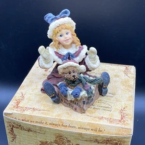 Boyds Bears KIMBERLY WITH KLAUS SPECIAL Piedra de muñeca de Navidad 3547 Premier Nueva en caja - Imagen 1 de 7
