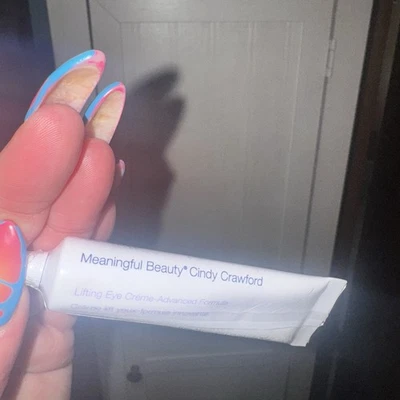 Crema lifting de ojos Meaningful Beauty Foto 1 de 3