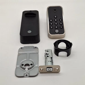 Yale Satin Nickel Code Keypad Deadbolt, Schlüsselloser Zugang, YED210-NR-619 *OHNE SCHLÜSSEL* - Bild 1 von 3