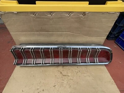 Montaje de luz trasera derecha Mercury Cougar 1970 "OEM"--D0WB-13440-A Foto 1 de 4