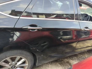 HYUNDAI I40 BERLINA 2012-2019 LADO DEL CONDUCTOR PUERTA TRASERA CARCASA NEGRA - Imagen 1 de 20