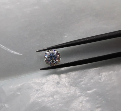 Diamante extraído de tierra natural redondo de 1,01 quilates certificado por GIA E-VS2 Foto 1 de 4