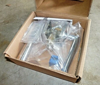 Palanca de paso roseta cuadrada cromada pulida Emtek Stuttgart izquierda US26  Foto 1 de 3