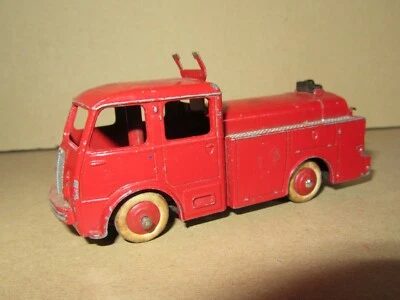 672P Vintage Dinky 32E Francia Berliet GLB Furgone Incendio 1Er Soccorso Meccano - Immagine 1 di 4