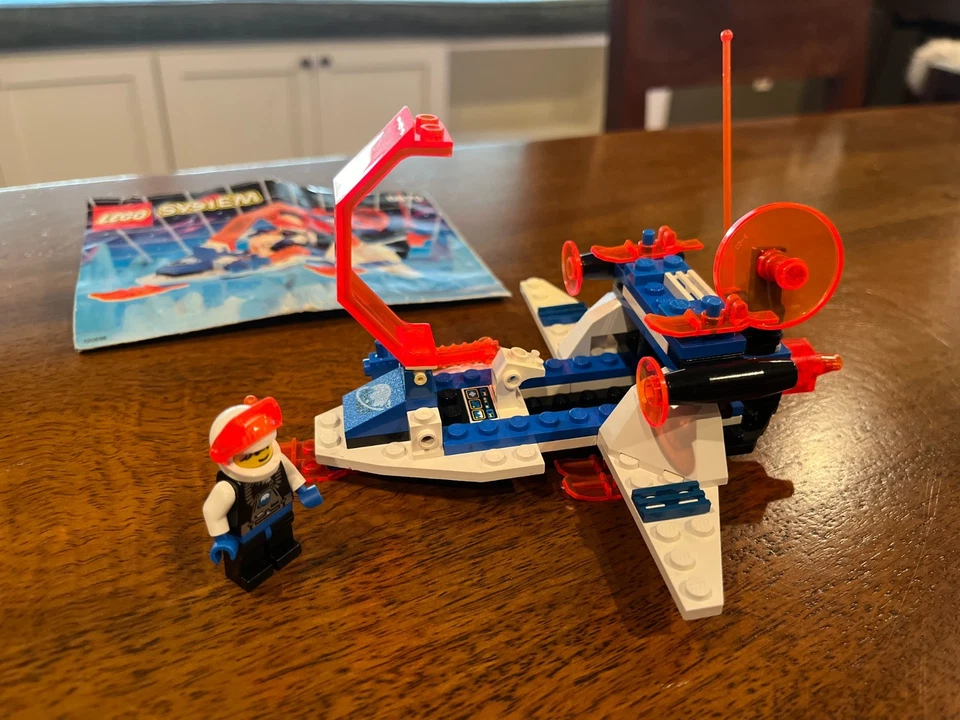 LEGO 6879 Blizzard Baron Ice Planet 100% complete with instruction manual - Image 1 of 1