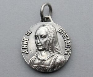 French Medal. King François 1 and Queen Anne de Bretagne. Woman Large Pendant.