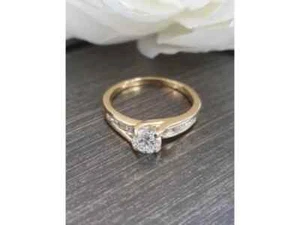 Juego de anillos de diamantes de 18 quilates en peso - talla Q - pesa - 3,95 gramos valoración @ $5290 - Imagen 1 de 5