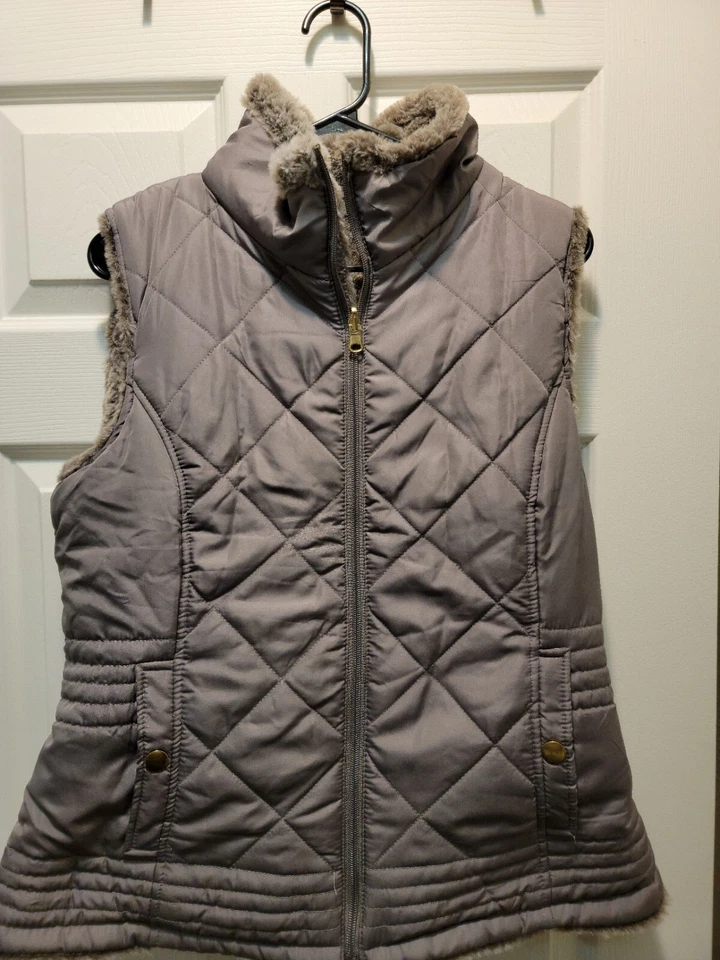 KC Collections Women’s Large Gray Reversible Vest Quilted Faux Fur Full Zip - Image 1 of 4