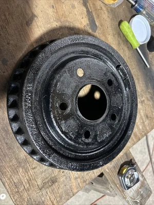 TAMBOR DE FRENO FORD 5 X 4,25 PATRÓN DE PERNOS 9 PULGADAS USADO MECANIZADO Foto 1 de 4