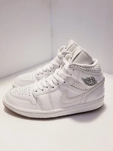 Scarpe Air Jordan 1 Mid Wmn Nos Differences Nous Unissent bianche CI9100-100 taglia 8,5 - Foto 1 di 13