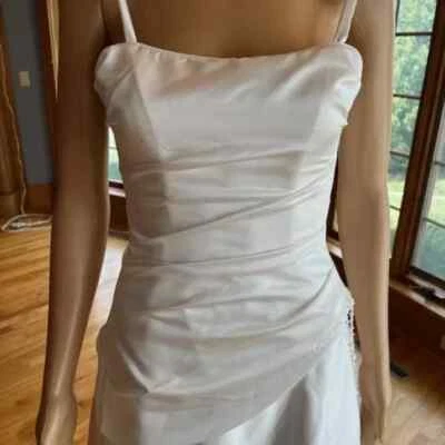 * Vestido de novia Maggie Sottero con correa de espagueti blanco satinado piso talla 6 Foto 1 de 4