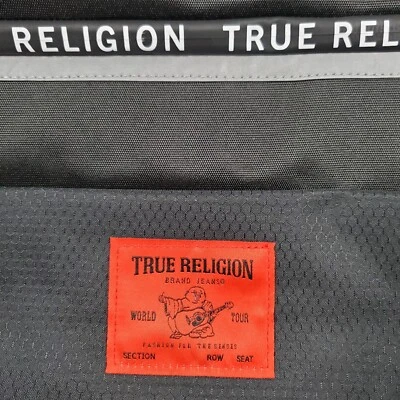 Bolsa de ginástica True Religion Tulo Duffle preta vermelha logotipo Buda soletrado TR101809 nova - Imagem 1 de 4