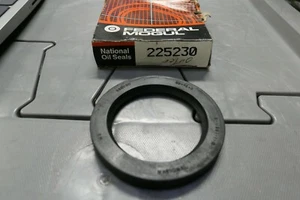 Genuine National Federal Mogul Oil Seal 225230 - Foto 1 di 1