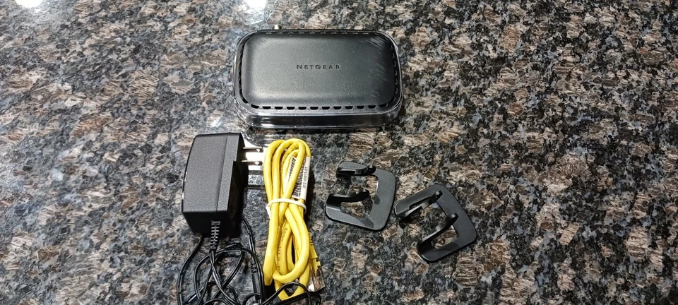 NETGEAR Cable Modem CM400 Compatible with Most Cable Providers Foto 1 de 4