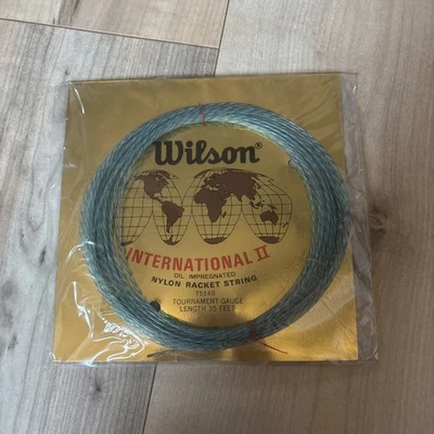 Raqueta de tenis de nailon Wilson International II de colección calibre de torneo 33 pies Foto 1 de 4