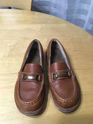 Mocasín Ariat 'Ivy Cruiser' de cuero marrón sin cordones herrajes planos para mujer talla US 7 Foto 1 de 4