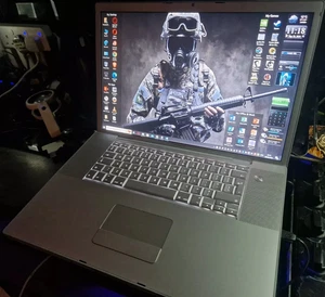 MacBook Pro 17" 2008 A1261 2.5GHz/4GB /480GB SSD /512MB NVIDIA GPU /BATTERY - Picture 1 of 23