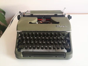 Green-olive Olympia SM2 a portable working vintage typewriter from the 1950S - Picture 1 of 7