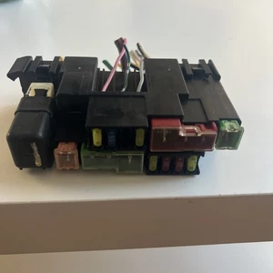 2013 Nissan Armada Secondary Fuse Box Holder OEM 284B7 - Picture 1 of 4