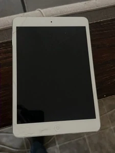 Ipad Mini 2 32gb Wifi White Cracked Screen - Picture 1 of 4