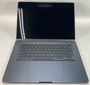 Apple A2941: MacBook Air 15.3" Pantalla Retina Líquida con Procesador Apple M2 (2023) - Imagen 1 de 19