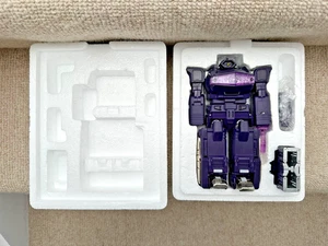 FansToys Quakewave (toy version masterpiece Shockwave) with Toyhax decals - Picture 1 of 2