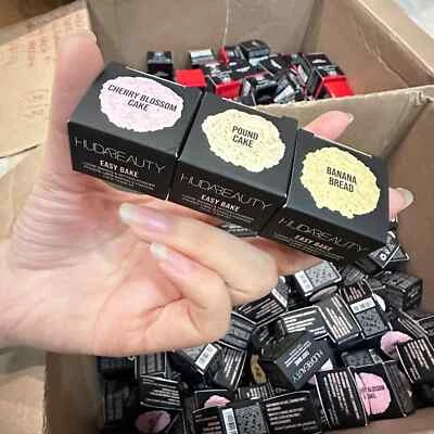 Polvo suelto para hornear y ajustar Huda Beauty Easy Bake 0,8 g (varios tonos)