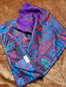 Sciarpa quadrata LIZ CLAIBORNE 100% seta 30 1/2 x 31 paisley viola rosso blu verde - Foto 1 di 7