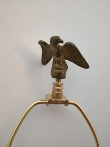 "Acabado decorativo American Eagle de latón macizo aproximadamente 2"" x 2,5""" - Imagen 1 de 11