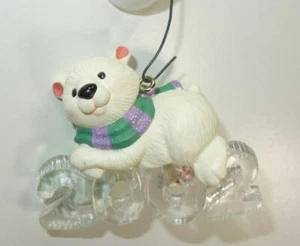 Hallmark Keepsake Ornament Cool Decade Polar Bear 2002 - Imagen 1 de 3