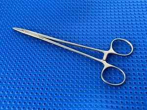 Symmetry Surgical 10-2018 Needle Holder; Crile-Wood; 7 in - Picture 1 of 3
