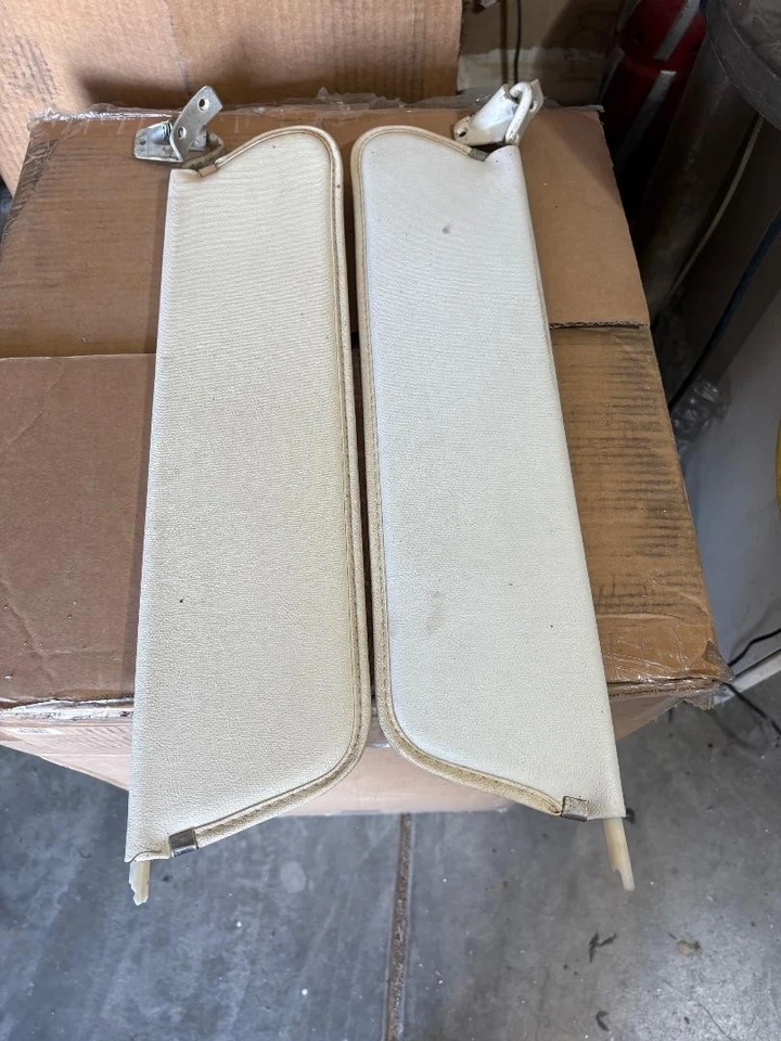 PAR DE VISEIRAS JEEP COMMANDO Jeepster Commando - Imagem 1 de 1