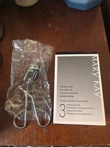 Mary Kay EYELASH CURLER con 3 cuscinetti di ricarica in silicone nuovi con scatola ciglia Lmt Ed - Foto 1 di 2