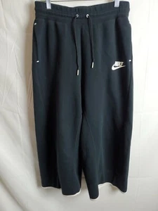 Nike Tech Fleece Sportswear CAPRI Pants Women's Size Small Black - Picture 1 of 6