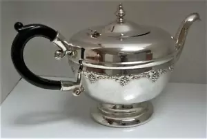 Vint VIKING Canada 4 cup SilverplateTEA POT with GRAPE CLUSTERS Motif 1930s MA#1 - Picture 1 of 9