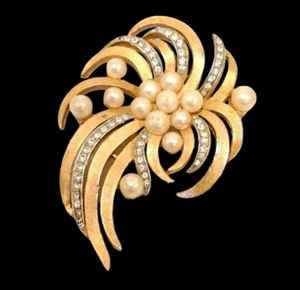 VTG CROWN TRIFARI FAUX PEARL RHINESTONE BRUSHED GOLD & SILVER PIN BROOCH - Picture 1 of 5