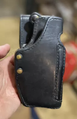 Gould & Goodrich B720a Glock 17 19 Black Plain Holster. - Image 1 of 4