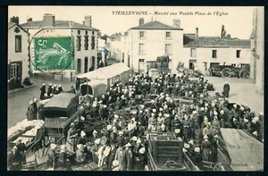 Carte Postale - France - Vieillevigne - Marché aux Poulets - Place de l'Eglise ( - Picture 1 of 2