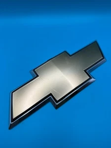 OEM 2007 - 2013 Chevy Silverado Tailgate Bowtie Emblem Badge Gold 15129651 - Picture 1 of 6