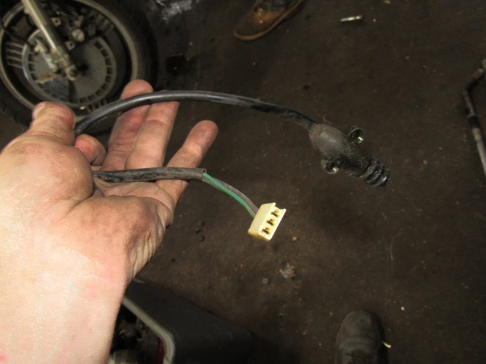 Yamaha XVZ1200 1983 Venture Royale interruptor de pie de cabra Foto 1 de 1