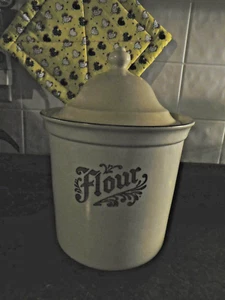 Pfaltzgraff Village Stoneware Flour Canister with Lid 506 3 1/2 Qt - Picture 1 of 9